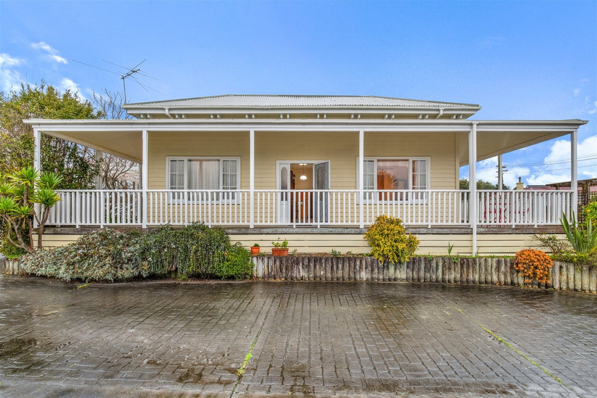 6 Rembrandt Place, Opaheke, Papakura - Carousel 1