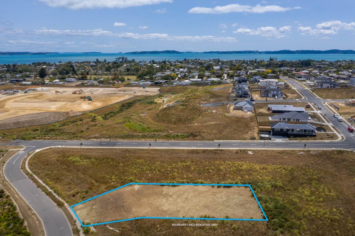7 Angiangi Crescent, Beachlands, Auckland - Carousel 2