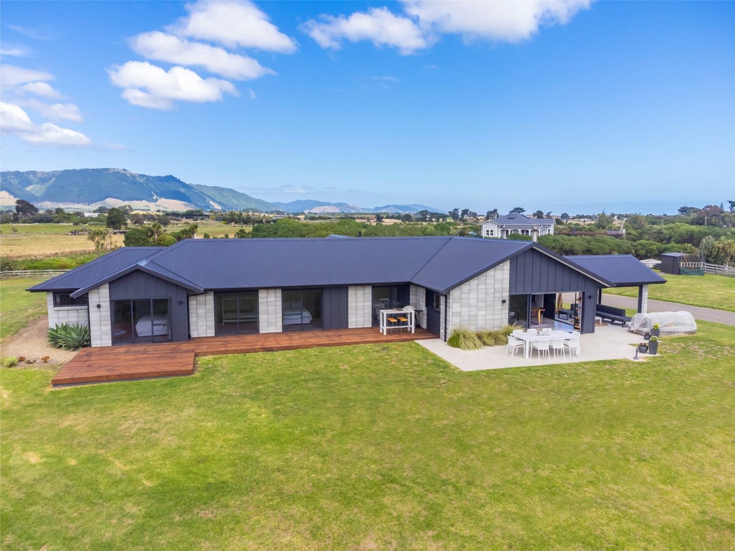 39 Sandown Road, Te Horo Beach - Carousel 1