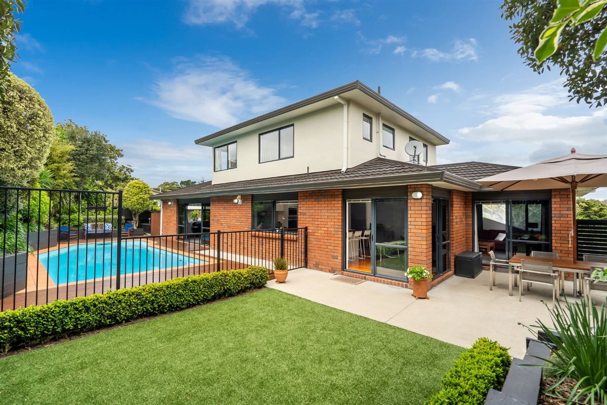 49 James Evans Drive, Northcote, Auckland - Carousel 1