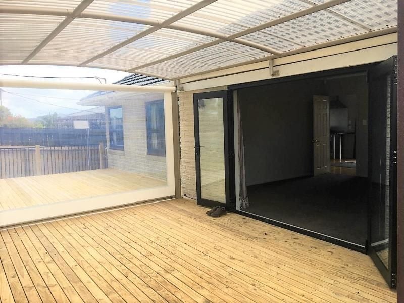 21 Kirrie Avenue, Te Atatu South, Auckland - Carousel 2