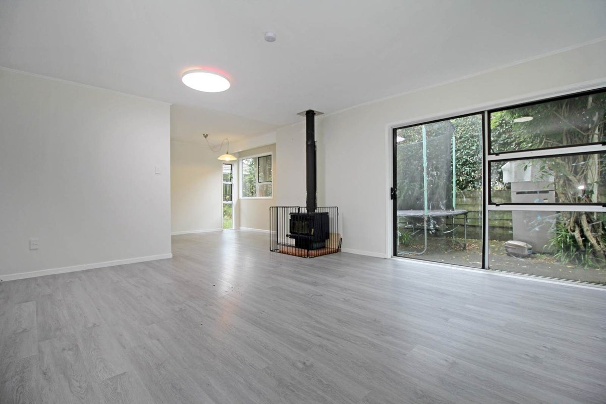 1/141 Bradbury Road, Botany Downs, Auckland - Carousel 2