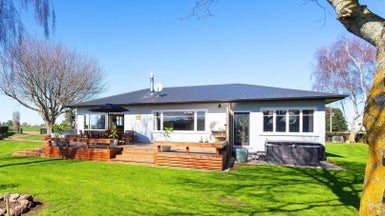 435 Western Line, Brunswick, Whanganui - Carousel 1