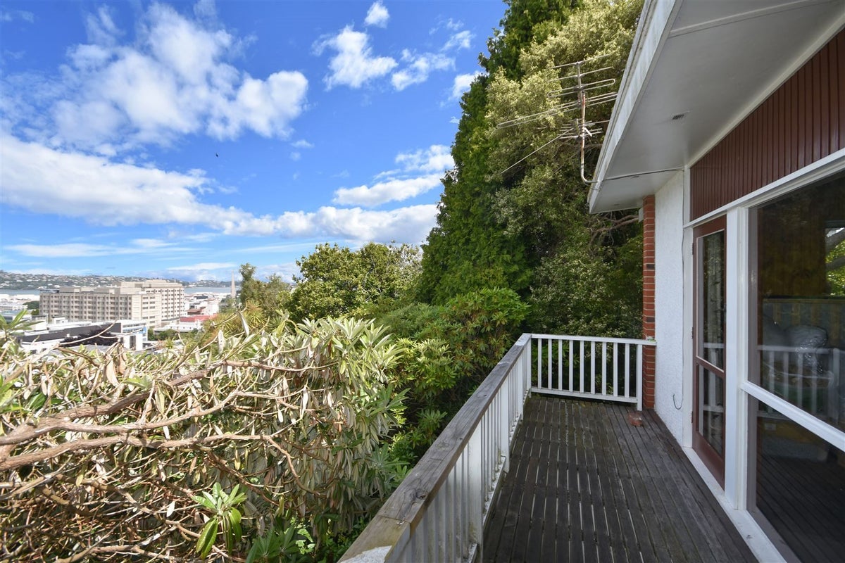 10A Queen Street, Brighton, Dunedin - Carousel 1