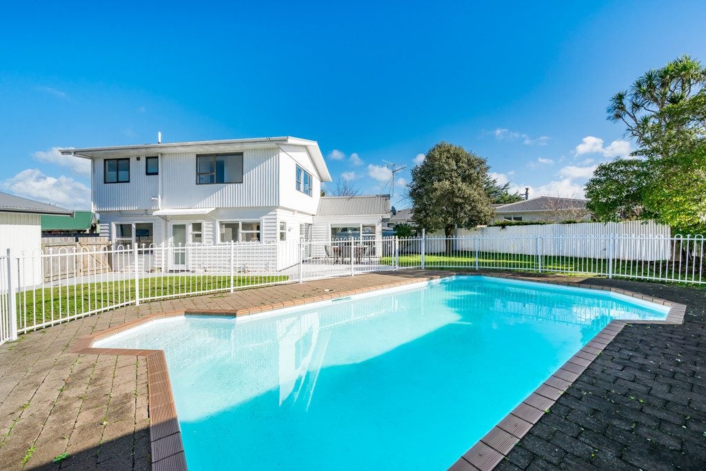 3 Dennis Grove, Paraparaumu Beach, Paraparaumu - Carousel 1