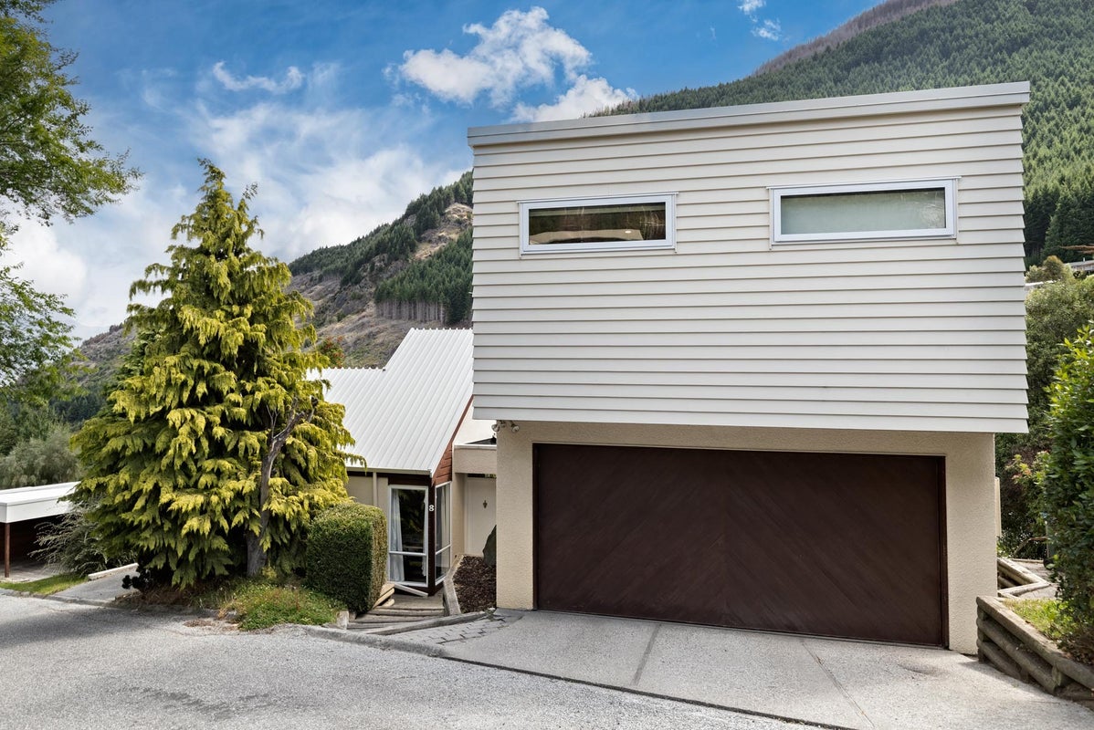 8 MacKinnon Terrace, Sunshine Bay, Queenstown - Carousel 2