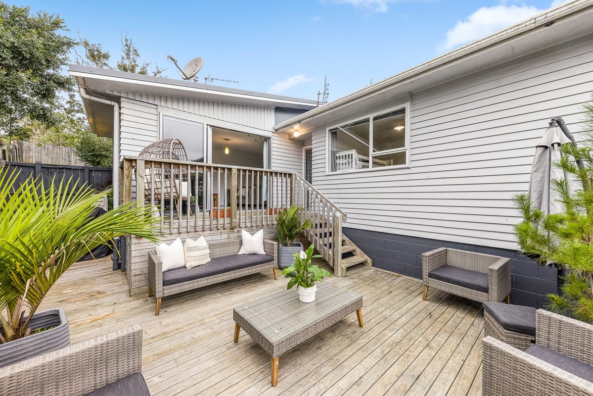 1/729 Beach Road, Browns Bay, Auckland - Carousel 1