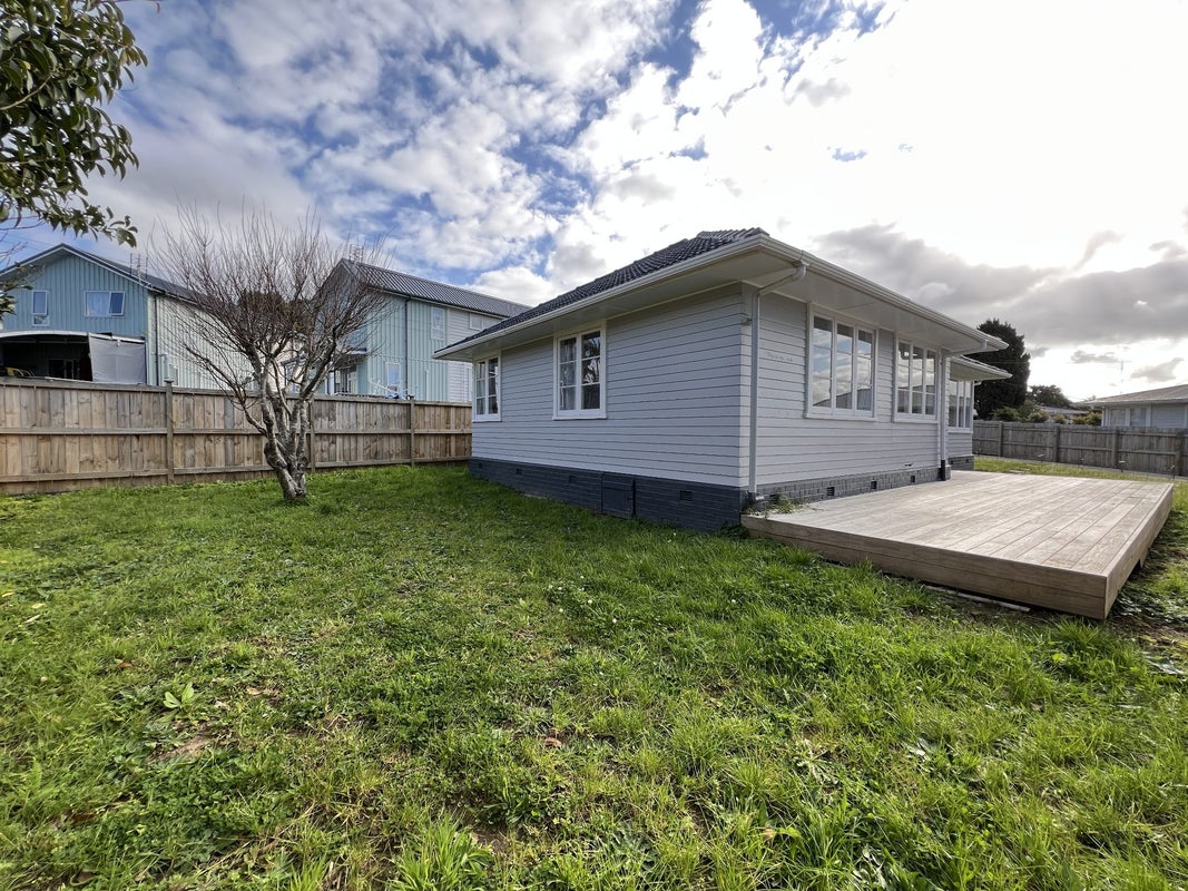 31 Paton Avenue, Te Atatu South, Auckland - Carousel 16