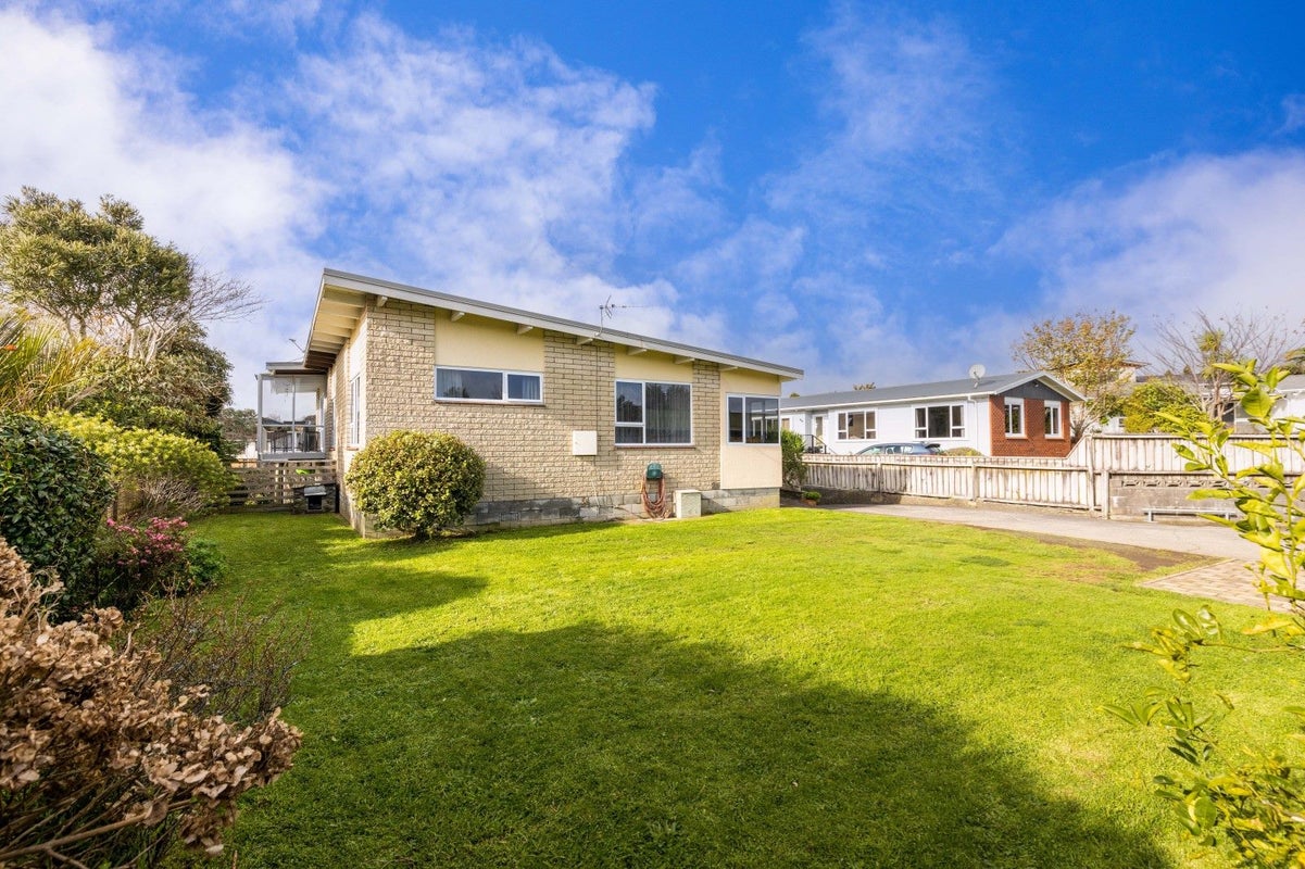 3A Montana Place, Merrilands, New Plymouth - Carousel 1