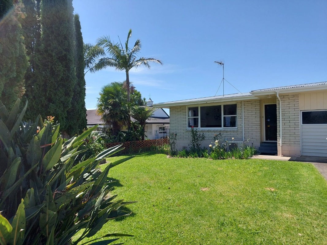 9 Carol Place, Otumoetai, Tauranga - Carousel 1