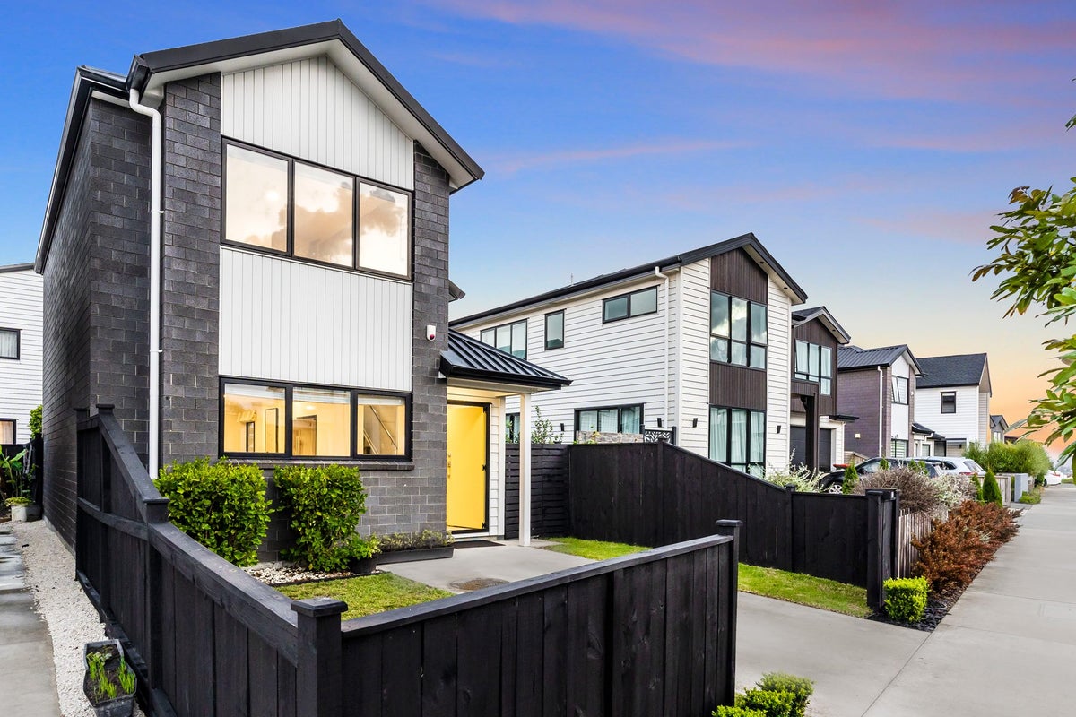 17 Kokowai Parade, Hobsonville, Auckland - Carousel 1