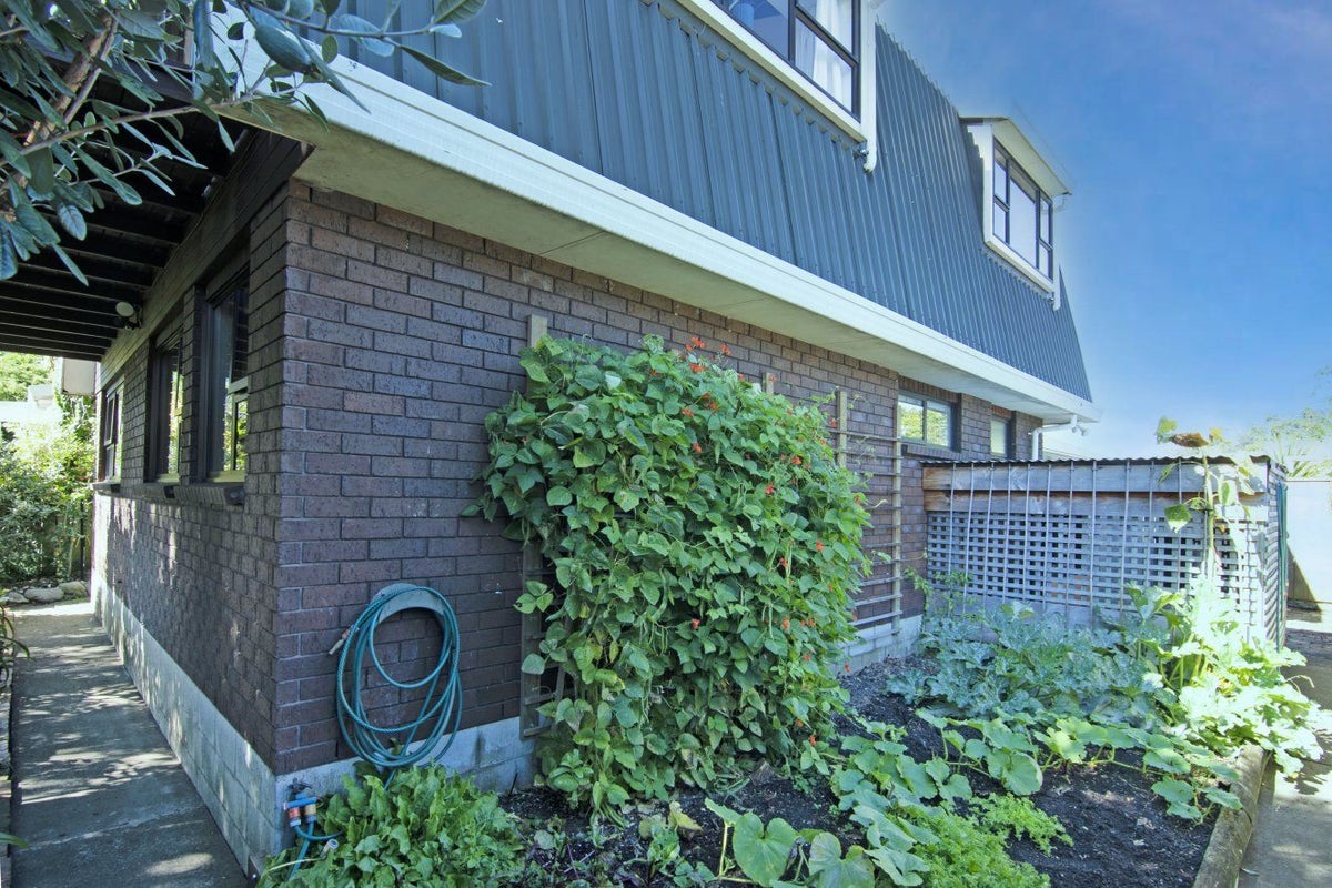 2/62A TIPAHI ST, Nelson South, NELSON - Carousel 18