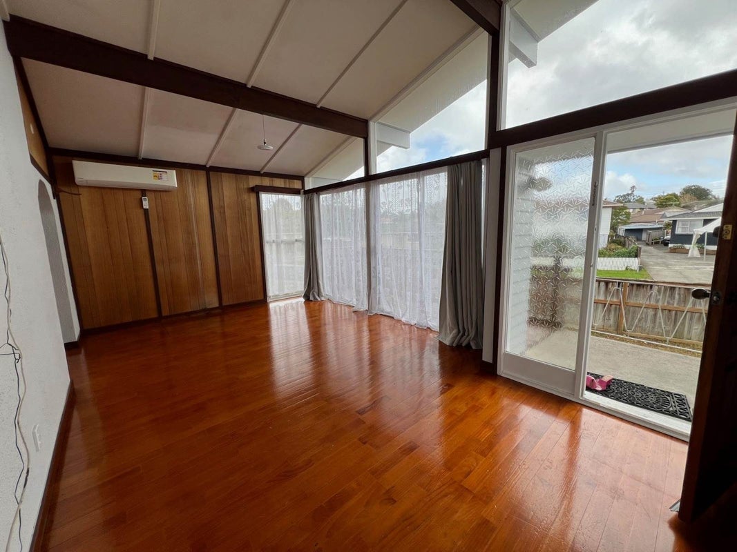 38 Thornlow Street, Glendene, Auckland - Carousel 2
