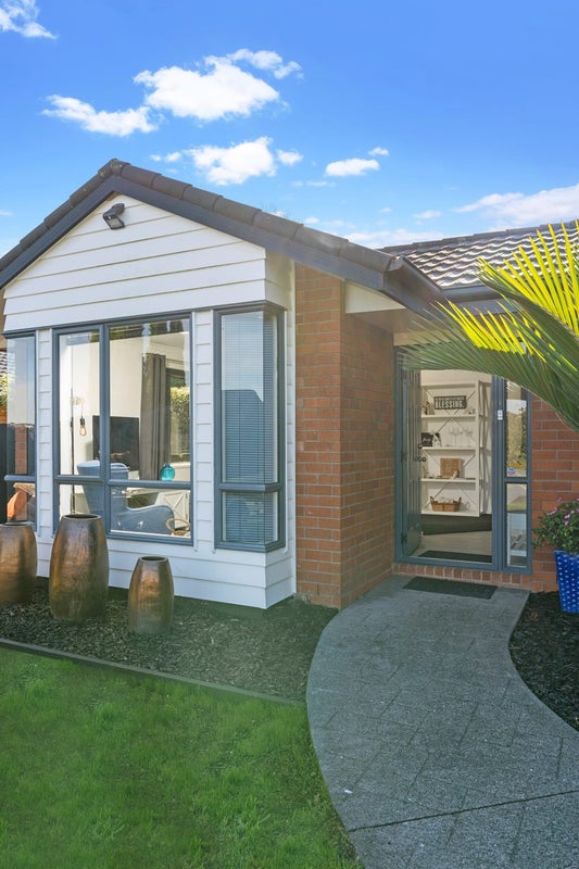 24 Sunvista Avenue, Oteha, Auckland - Carousel 2