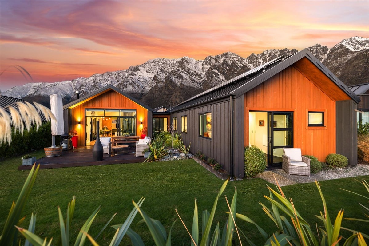 3 Polperro Court, Jacks Point, QUEENSTOWN - Carousel 35