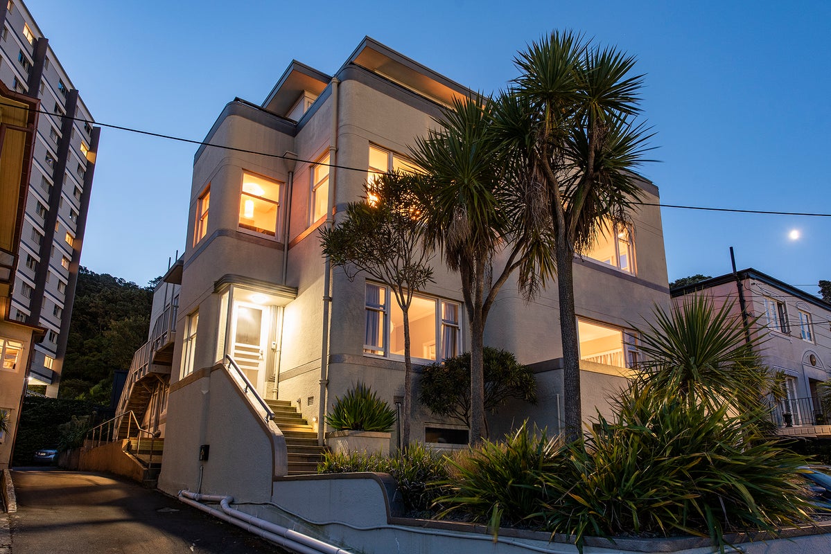 11 Stowe Hill, Thorndon, Wellington - Carousel 1