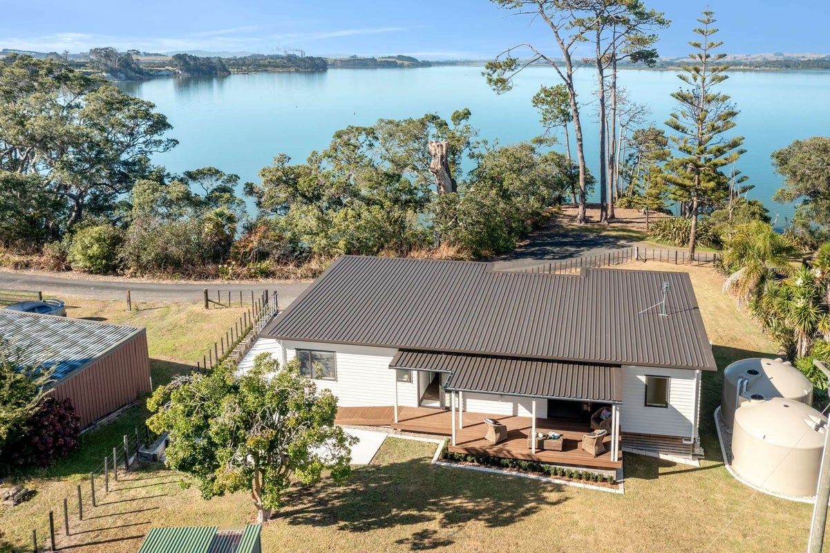 62 Ronald Avenue, Glenbrook, Waiuku - Carousel 1