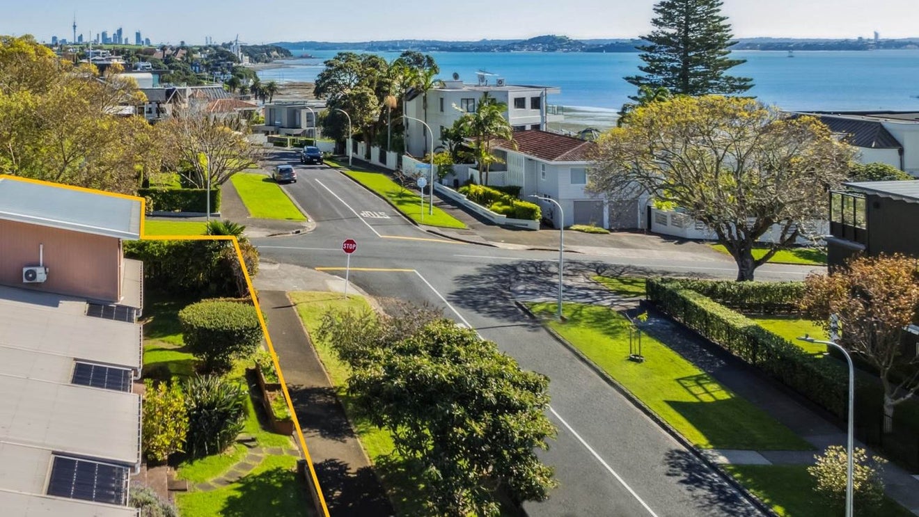 4/6 Tuhimata Street, St Heliers, Auckland - Carousel 1