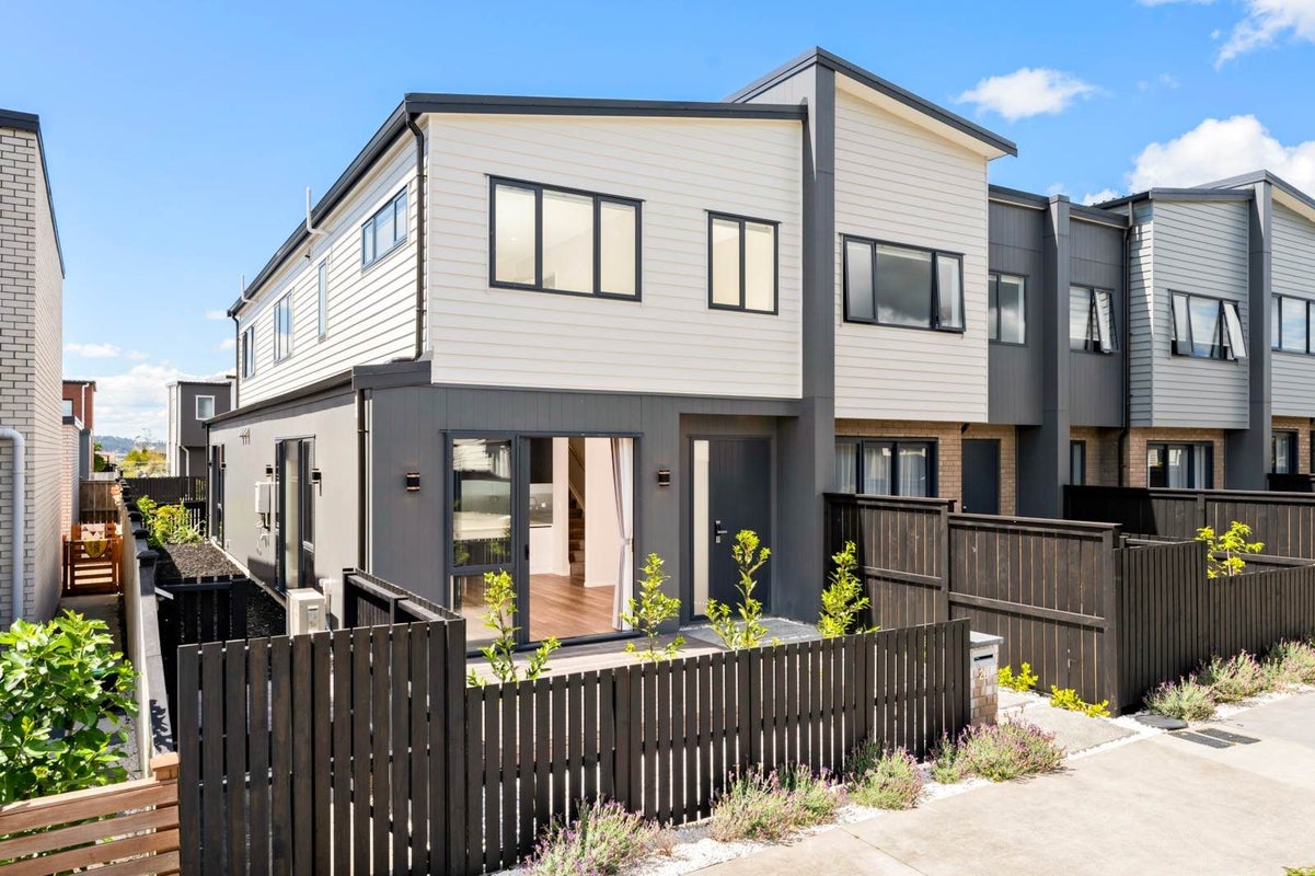 20 Skua Road, Hobsonville, Auckland - Carousel 1