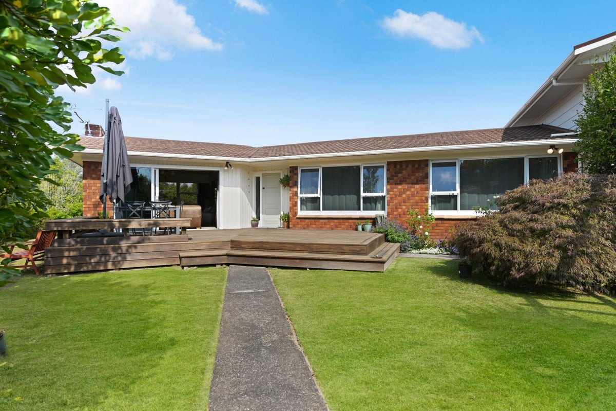 6 Eton Drive, Hillcrest, Hamilton - Carousel 1
