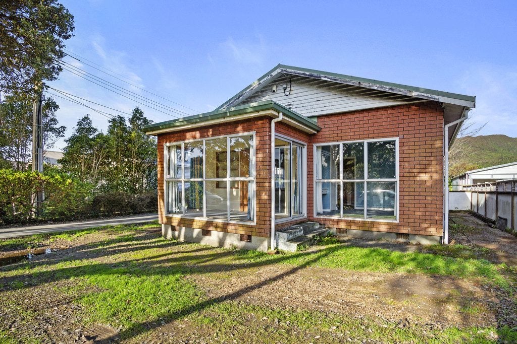 45B Cambridge TCE, WAIWHETU, LOWER HUTT - Carousel 1