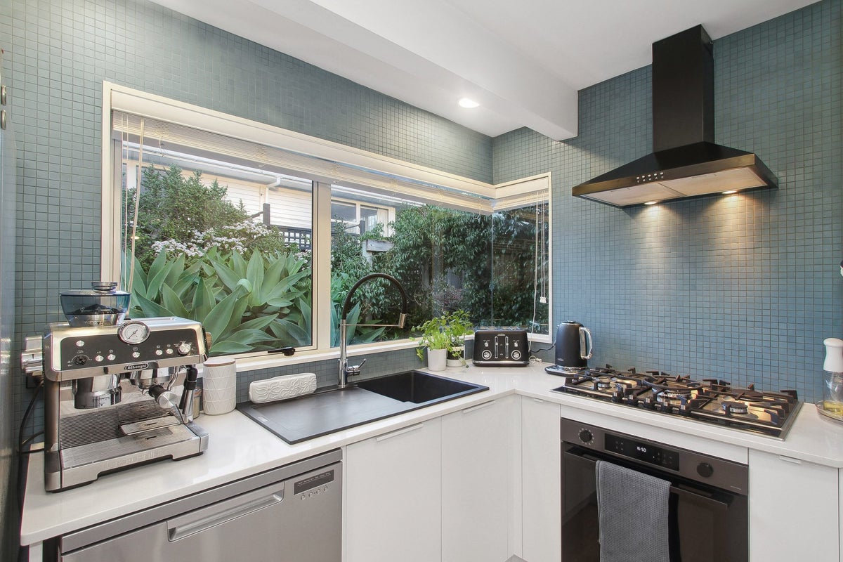 20A Thomas Avenue, Te Atatu Peninsula, Auckland - Carousel 2