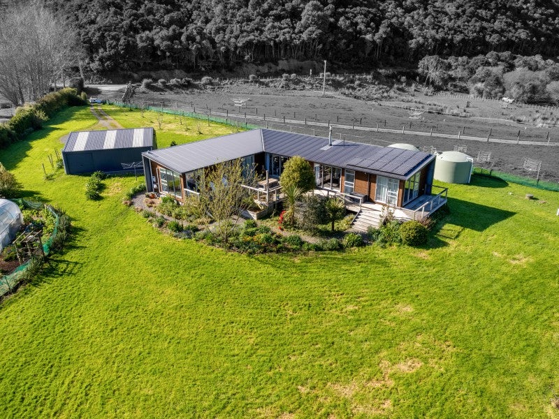 438 Whitemans Valley Road, Whitemans Valley, Upper Hutt - Carousel 2