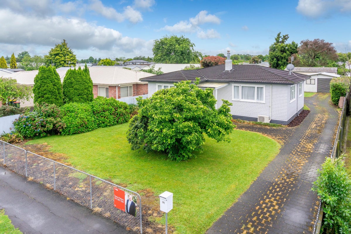 191 Clarkin Road, Fairfield, Hamilton - Carousel 2
