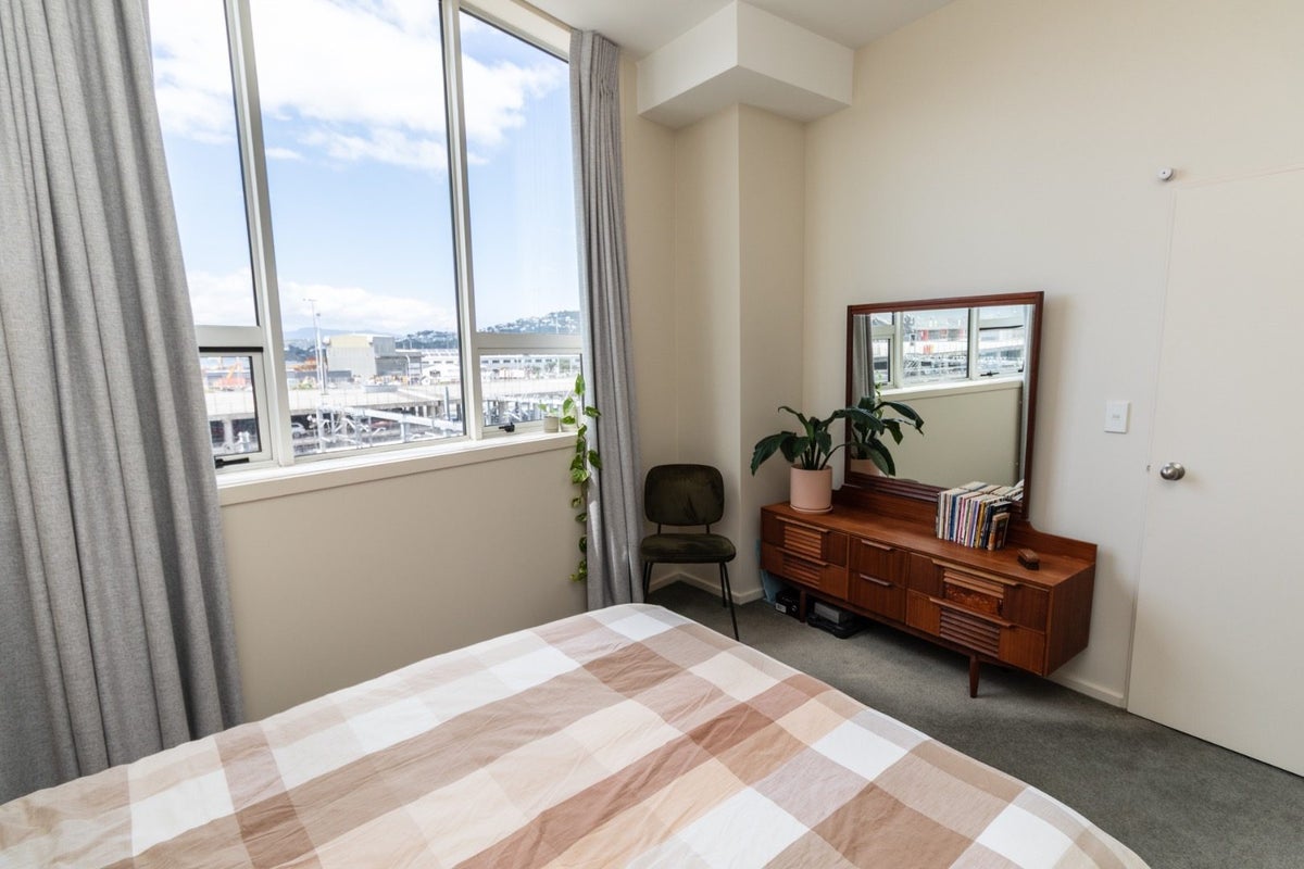 211/107 Thorndon Quay, Pipitea, Wellington - Carousel 1
