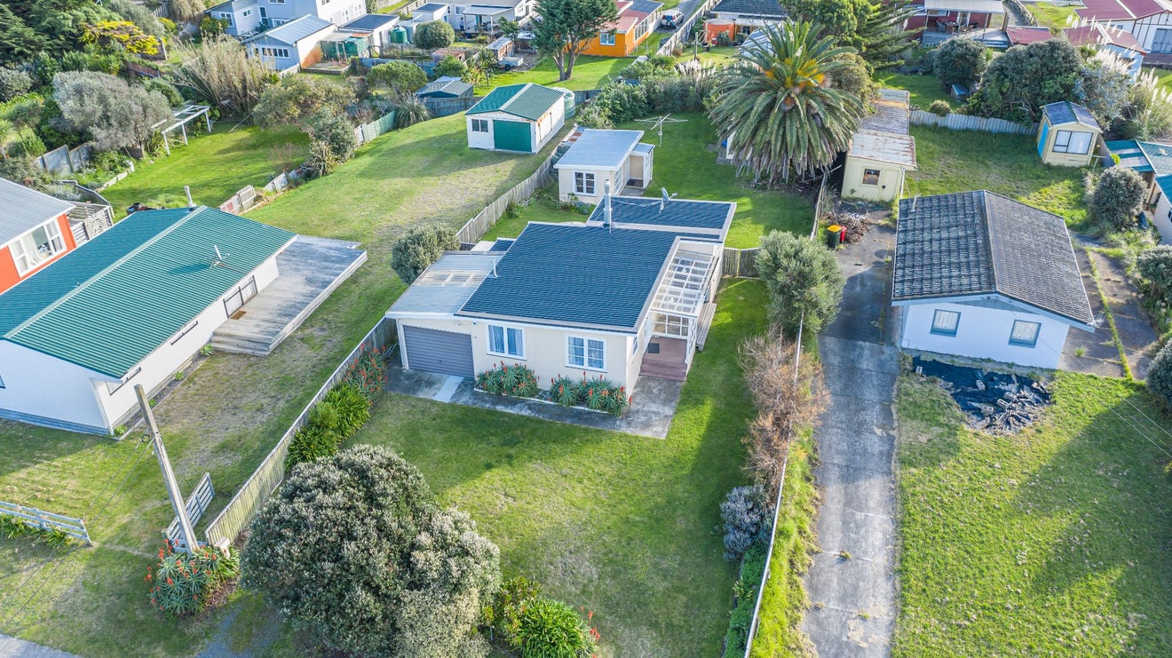79 Kahukura Avenue, Waitarere Beach, Levin - Carousel 1