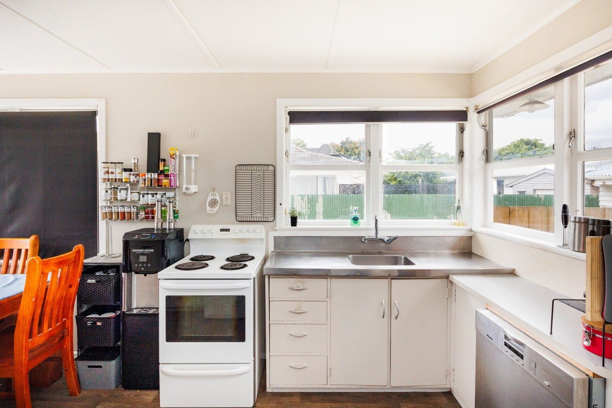 582 Pioneer Highway, Highbury, Palmerston North - Carousel 2