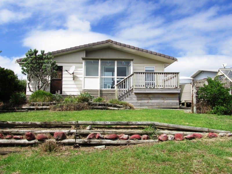 65 Kahukura Avenue, Waitarere Beach, Levin - Carousel 2