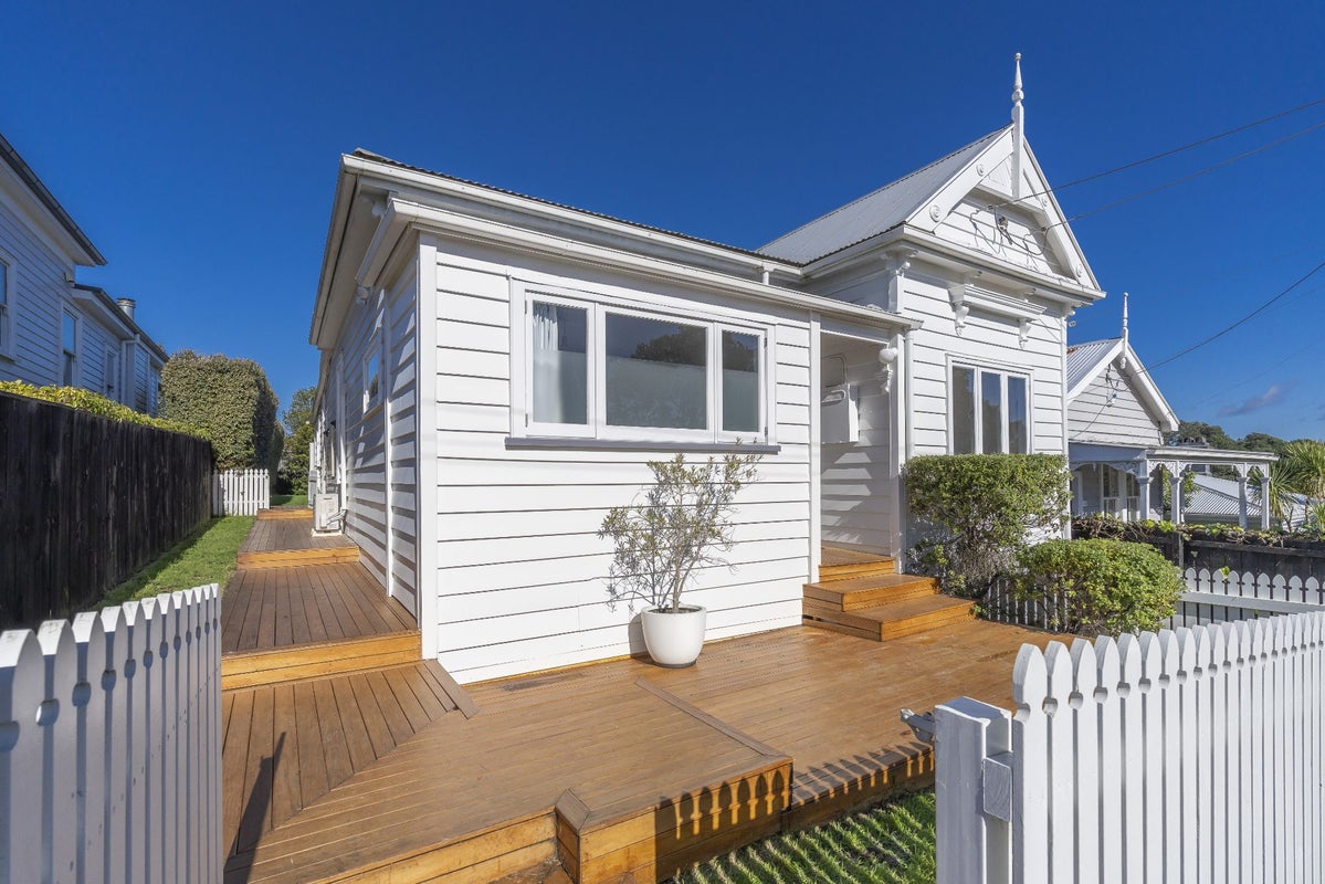 2/62 First Avenue, Kingsland, Auckland - Carousel 1