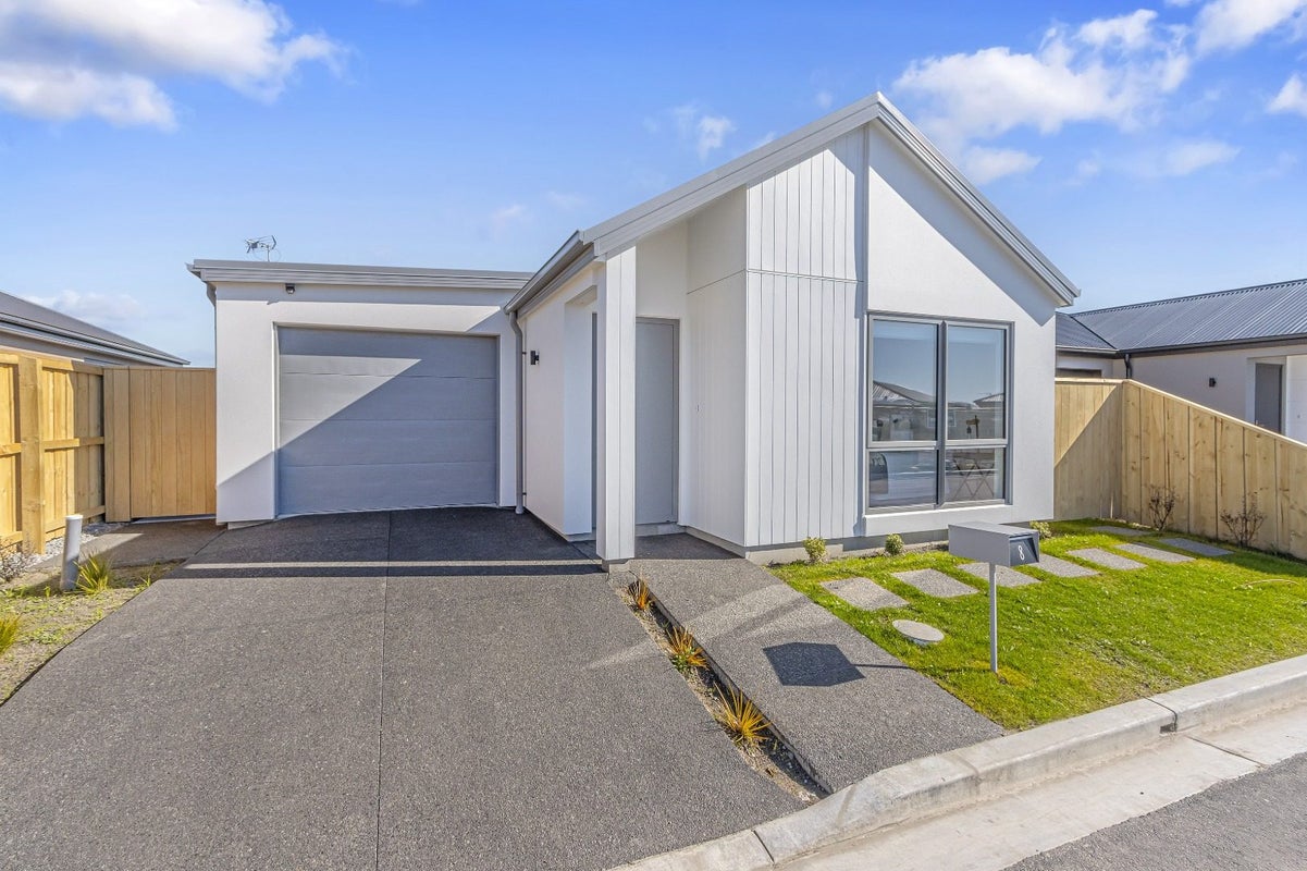 8 Clontarf Lane, Belfast, Christchurch - Carousel 2