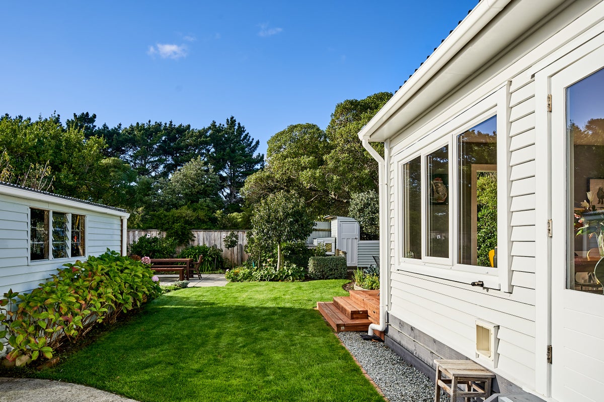 24 Tennyson Street, Petone, Lower Hutt - Carousel 29