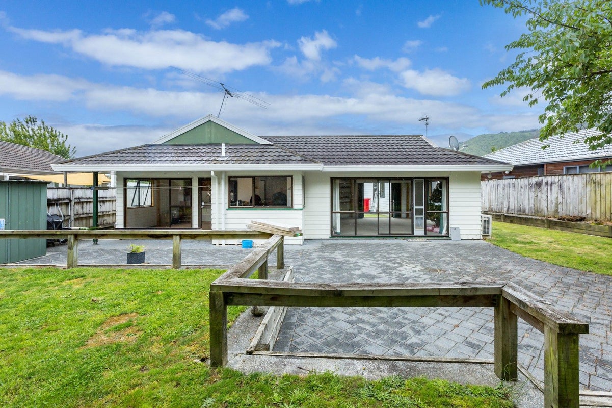 4 Memphis Grove, Totara Park, Upper Hutt - Carousel 23