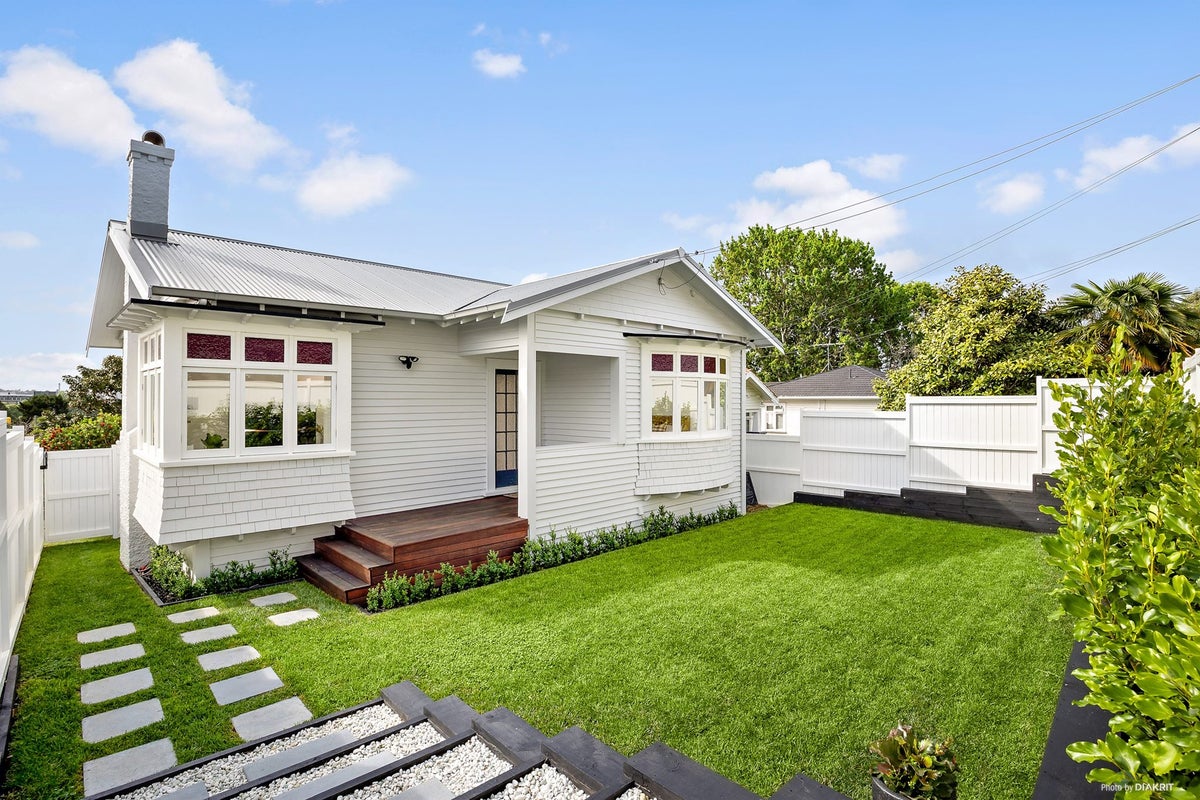 14 Waiohua Road, Greenlane, Auckland - Carousel 1