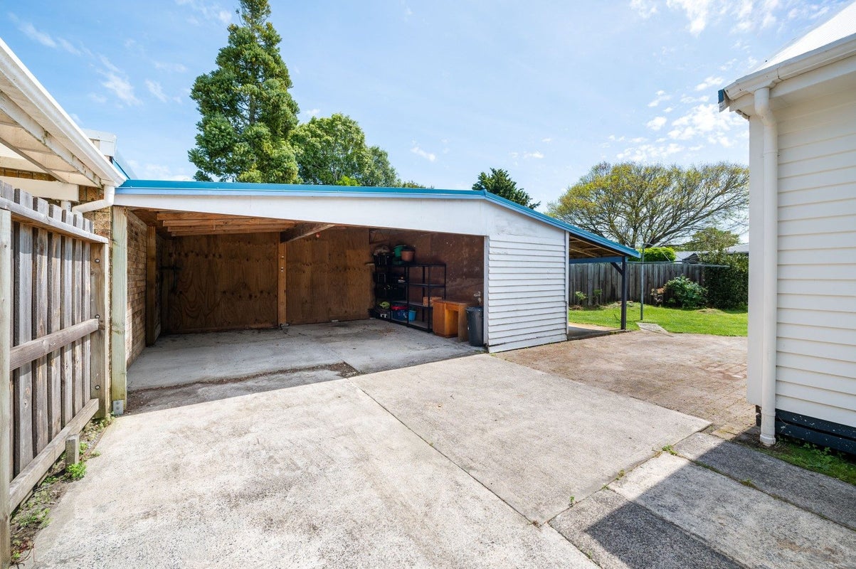 4 Sutton Crescent, Hillcrest, Hamilton - Carousel 3