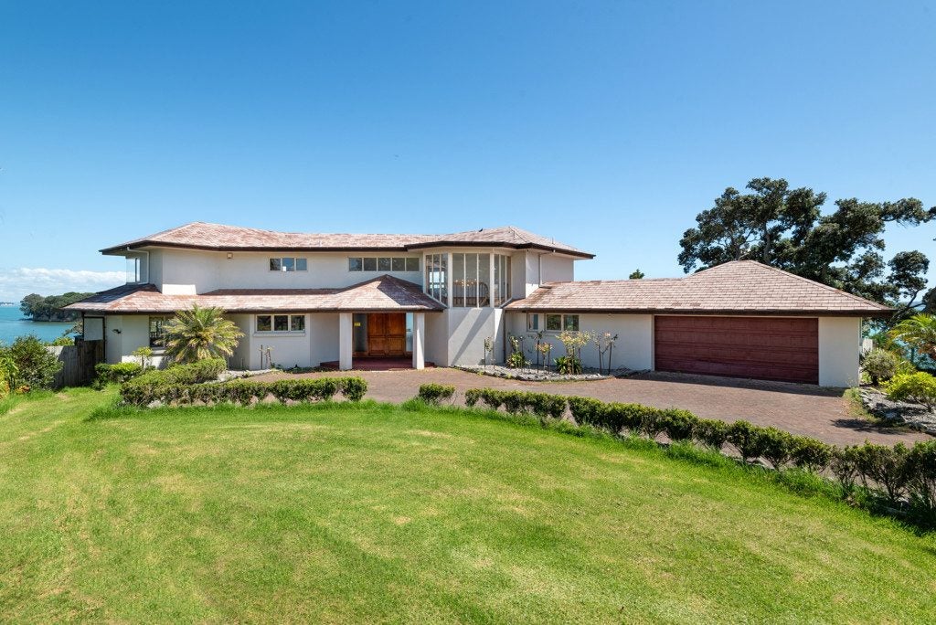 37 Hawke Crescent, Beachlands, Auckland - Carousel 2
