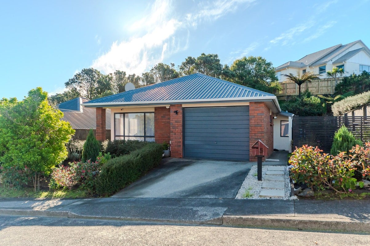 5 Peter Button Place, Johnsonville, Wellington - Carousel 1