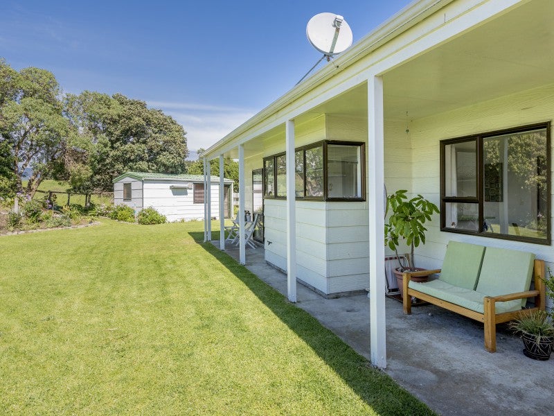 30 Simcox Street, Otaki Beach, Otaki - Carousel 2