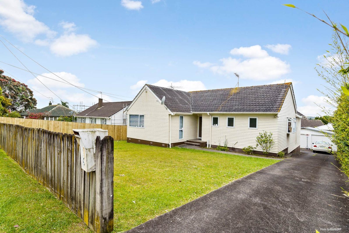 6 Links Road, New Lynn, Auckland - Carousel 1