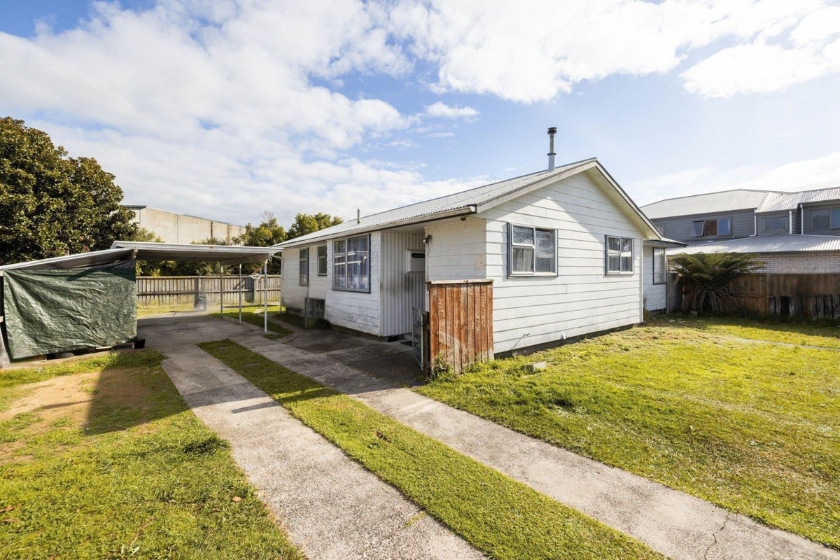 63 Oakfield Crescent, Pukete, Hamilton - Carousel 1