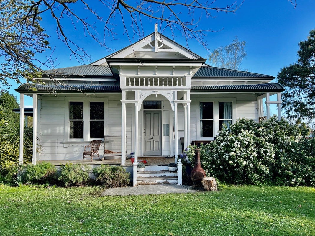 2566 State Highway 2, Ahikouka - Carousel 1