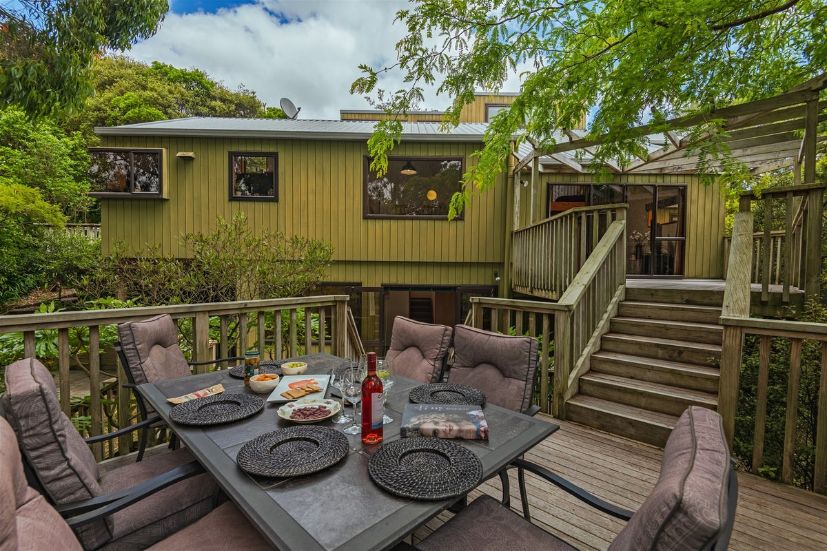 28 Springdale Grove, Fitzherbert, Palmerston North - Carousel 1