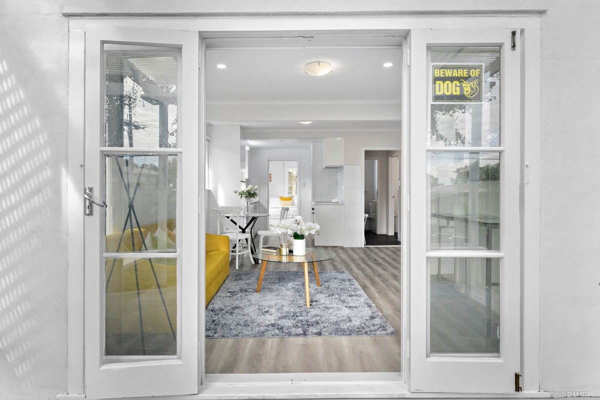 127 View Road, Sunnyvale, Auckland - Carousel 2