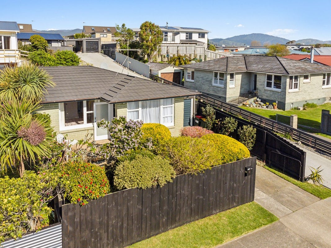 2 Anthony Grove, Paraparaumu Beach, Paraparaumu - Carousel 2