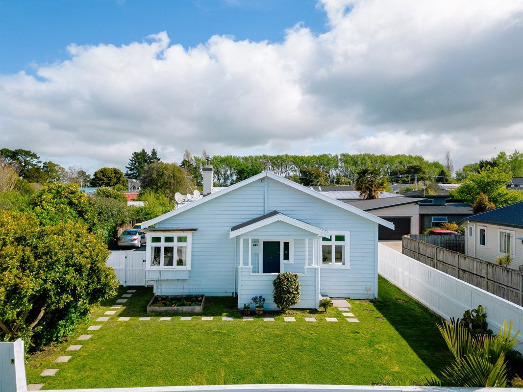 1 Hinau Street, Maeroa, Hamilton - Carousel 2
