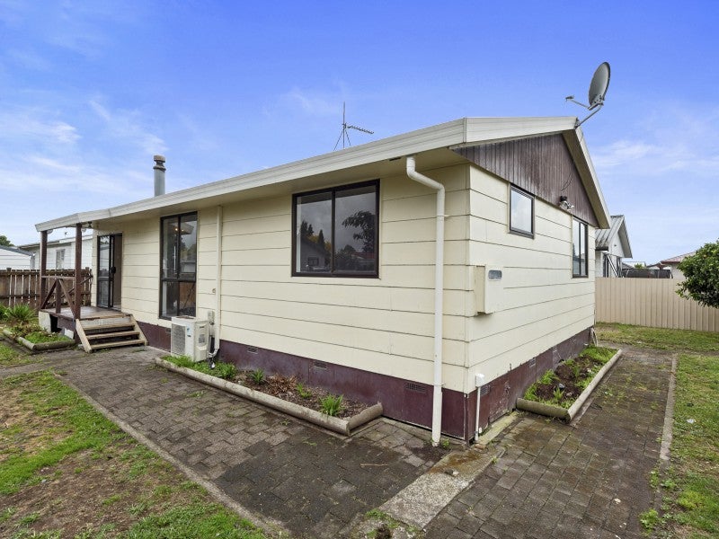 31 Breckons Avenue, Nawton, Hamilton - Carousel 1