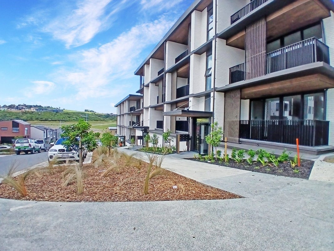 210/21 Pennant Street, Long Bay, Auckland - Carousel 2